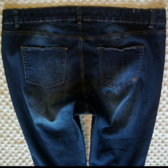 Indigo Rein Jeans Size 24 Skinny Leg Distressed Cuff Crop - Picture 6 of 12